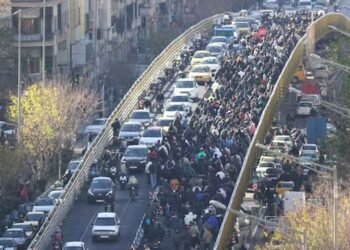 IRAN में महंगाई और आर्थिक संकट के खिलाफ उबाल, छात्र-व्यापारी सब सड़कों पर, ईरान सरकार बैकफुट पर