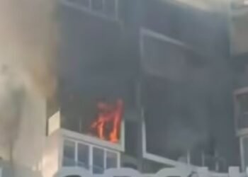 RANCHI के पर्ल ऑर्किड अपार्टमेंट में लगी आग, टॉप फ्लोर से उठने लगा धुआं,दमकल विभाग ने 1 घंटे बाद पाया आग पर काबू