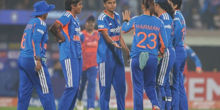 INDIAN’S WOMEN TEAM का धमाकेदार आगाज़, श्रीलंका को पहले टी-20 में 8 विकेट से रौंदा, सीरीज में 1-0 से की बढ़त