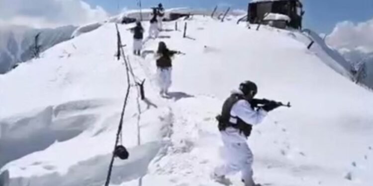 कंपकंपा देने वाली ठंड में भी KASHMIR में सेना का शीतकालीन आपरेशन तेज, जम्मू क्षेत्र में 35 आतंकी सक्रिय, सेना ने बढ़ाया दबाव