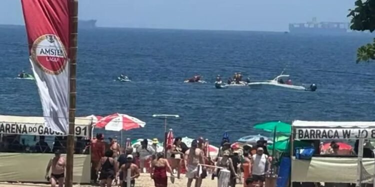 BRAZIL के बीच पर क्रैश हुआ छोटा विमान, समुद्र में गिरा प्लेन,पायलट की मौत