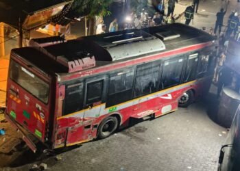 MUMBAI के भांडुप में दर्दनाक बस हादसा, BEST बस हुई बेकाबू,13 पैदल यात्रियों को कुचला,महिलाओं समेत 4 लोगों की मौत