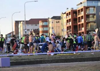 AUSTRALIA में समुद्र किनारे त्योहार मना रहे यहूदियों पर की फायरिंग, 12 लोगों की मौत और 60 से अधिक लोग घायल,ऑस्ट्रेलियन PM अल्बनीज ने हादसे पर जताया दुख