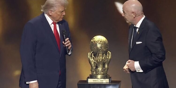 इतिहास में पहली बार, FIFA ने राजनीति में योगदान के लिए ट्रंप को शांति पुरस्कार देकर किया सम्मानित, FIFA 2026 वर्ल्ड कप का ड्रॉ बना स्पेशल