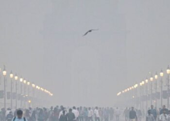 दिल्ली-NCR में हवा हुई जहरीली,GRAP-IV हुआ लागू, स्कूल हाइब्रिड मोड में, दफ्तर 50% स्टाफ पर,जनरेटर व कंस्ट्रक्शन पर बैन, 24×7 निगरानी