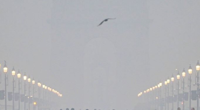 दिल्ली-NCR में हवा हुई जहरीली,GRAP-IV हुआ लागू, स्कूल हाइब्रिड मोड में, दफ्तर 50% स्टाफ पर,जनरेटर व कंस्ट्रक्शन पर बैन, 24×7 निगरानी