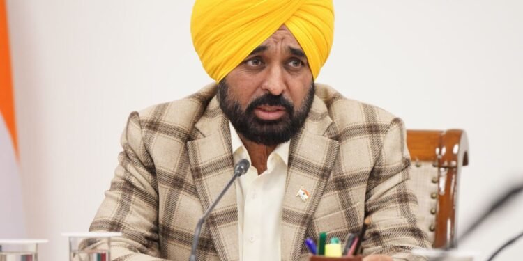 PUNJAB में भ्रष्टाचार पर बड़ी कार्रवाई, साल के आखिरी दिन सरकार ने अमृतसर इंप्रूवमेंट ट्रस्ट के किए 7 अधिकारी सस्पेंड