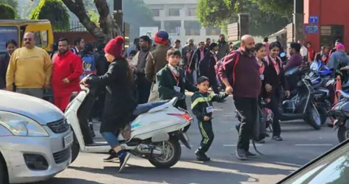 JALANDHAR के स्कूलों को बम से उड़ाने की धमकी, छात्रों को सुरक्षित निकाला गया बाहर,मामले की जांच में जुटी पुलिस