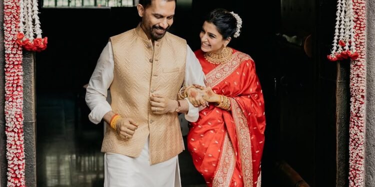RED साड़ी में दुल्हन बनीं समांथा रूथ प्रभु, राज निदिमोरु से की गुपचुप शादी, मंदिर में लिए 7 फेरे,सोशल मीडिया पर शेयर की शादी की तस्वीरें