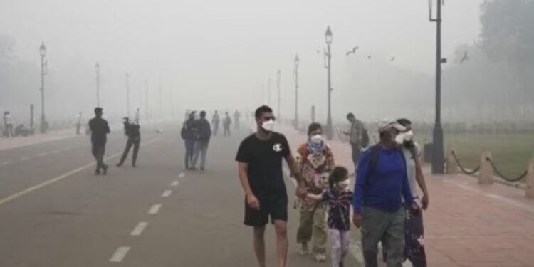 DELHI फिर बनी गैस चैंबर, AQI 500 के पहुंचा करीब,तीसरे दिन भी ‘गंभीर’ श्रेणी में,सांस लेना हुआ मुश्किल, GRAP-IV लागू