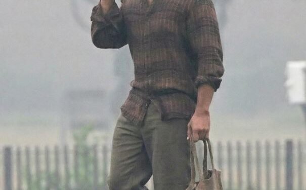 DELHI की सड़कों पर नजर आए राम चरण,संसद भवन और इंडिया गेट के पास ‘पेड्डी’ की शूटिंग की लीक तस्वीरों ने मचाया तहलका