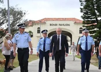 SYDNEY के बॉन्डी बीच पर आतंकी हमला, हनुक्का समारोह में 16 की मौत और 60 से ज्यादा घायल,बाप-बेटे निकले हमलावर