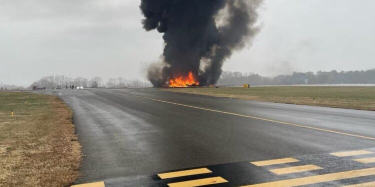 AMERICA के नॉर्थ कैरोलिना में भीषण विमान हादसा, फ्लोरिडा जा रहा जेट हुआ दुर्घटनाग्रस्त,NASCAR स्टार ग्रेग बिफल समेत 7 लोगों की मौत