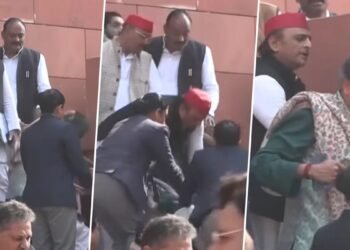 संसद भवन की सीढ़ियों पर फिसले शशि थरूर, अखिलेश यादव ने थामा हाथ , बड़ी राजनीतिक चर्चा