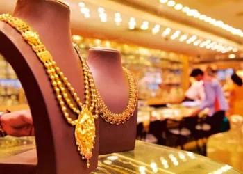 सर्राफा बाजार में गिरावट, चांदी ₹25,000 सस्ती, सोना ₹1,800 लुढ़का