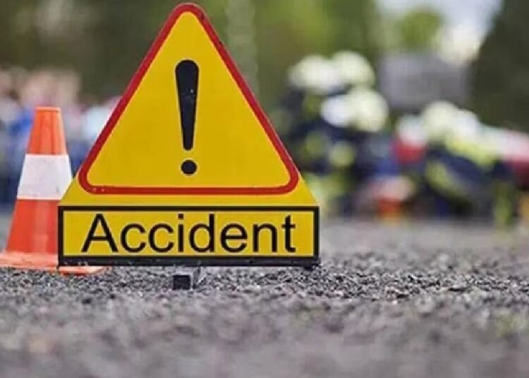 मथुरा में दर्दनाक हादसा: नहर में गिरी तेज रफ्तार कार, चार युवकों की मौत