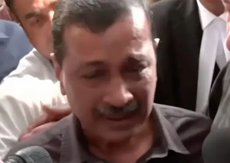   कोर्ट से बड़ी राहत: शराब नीति केस में बरी हुए केजरीवाल-सिसोदिया, भावुक होकर बोले – मैं भ्रष्ट नहीं
