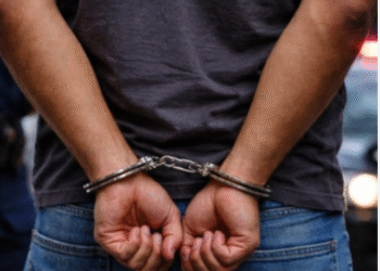 अंबाला कैंट की गांधी मार्केट में बड़ी चोरी, 12 से ज्यादा दुकानों के AC  की कॉपर तारें काटकर ले गए चोर