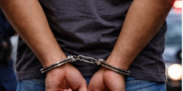 अंबाला कैंट की गांधी मार्केट में बड़ी चोरी, 12 से ज्यादा दुकानों के AC  की कॉपर तारें काटकर ले गए चोर