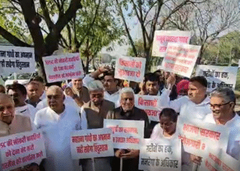 चंडीगढ़ में कांग्रेस का विधानसभा घेराव, हुड्डा के नेतृत्व में सरकार के खिलाफ जोरदार प्रदर्शन