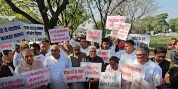 चंडीगढ़ में कांग्रेस का विधानसभा घेराव, हुड्डा के नेतृत्व में सरकार के खिलाफ जोरदार प्रदर्शन