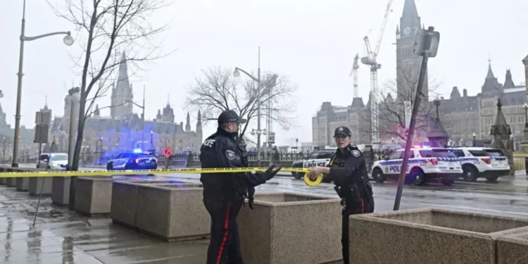 कनाडा के स्कूल में भीषण गोलीबारी: हमलावर समेत 10 की मौत, कई घायल; शहर में हाई अलर्ट