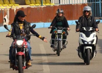 ईरान में महिलाओं को मिली मोटरसाइकिल चलाने की कानूनी अनुमति ,सरकार के फैसले से खत्म हुआ वर्षों पुराना विवाद