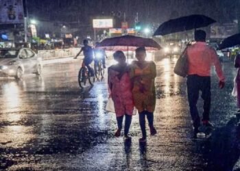 पश्चिमी यूपी में बदलेगा मौसम: आज फुहारें और तेज हवाएं, तापमान में उतार-चढ़ाव जारी