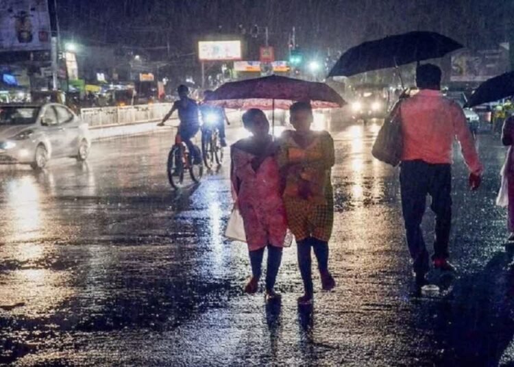 पश्चिमी यूपी में बदलेगा मौसम: आज फुहारें और तेज हवाएं, तापमान में उतार-चढ़ाव जारी