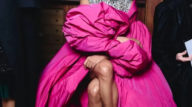 पश्चिम एशिया संकट: ईशा गुप्ता की सुरक्षित वापसी, हनी सिंह का वीडियो संदेश