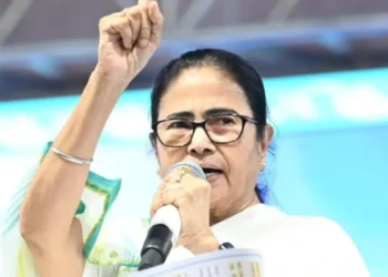 भवानीपुर में ममता की सभा के पास BJP रैली, बीच भाषण छोड़कर निकलीं मुख्यमंत्री