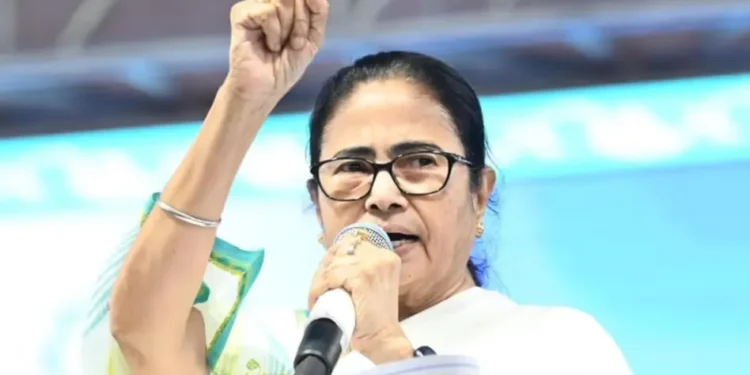 भवानीपुर में ममता की सभा के पास BJP रैली, बीच भाषण छोड़कर निकलीं मुख्यमंत्री