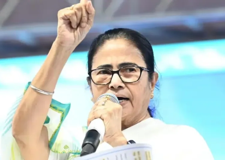 भवानीपुर में ममता की सभा के पास BJP रैली, बीच भाषण छोड़कर निकलीं मुख्यमंत्री