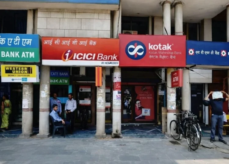 Bank Holiday Today: गुड फ्राइडे पर आज बैंक बंद, जानें आपके शहर में क्या है स्थिति