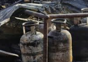 Lucknow आ.ग हाद.सा 250 झोपड़ियां राख, दो बहनों की मौ.त