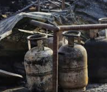 Lucknow आ.ग हाद.सा 250 झोपड़ियां राख, दो बहनों की मौ.त