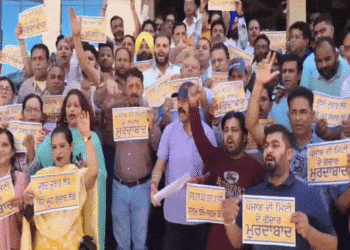 PATHANKOT ‘ਚ ‘ਆਪ’ ਆਗੂਆਂ ਦਾ ਪ੍ਰਦਰਸ਼ਨ