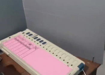 West Bengal Election में हिंसा और EVM विवाद से तनाव