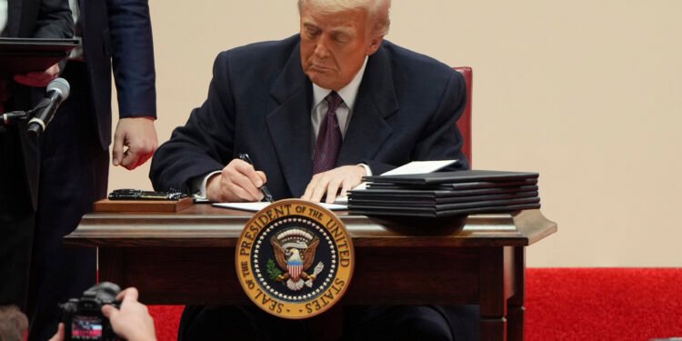 America में नागरिकता और प्रवास नीति पर विवाद ट्रम्प के बयान और पत्र से बढ़ी बहस