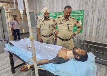 अबोहर में युवक ने सड़क पर काटा गला, हालत गंभीर