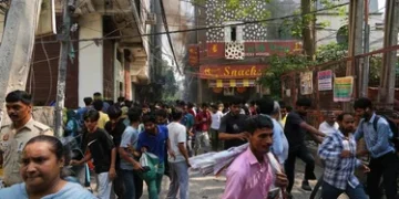 Delhi में भीषण आग, मचा हड़कंप