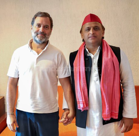 राहुल-अखिलेश की बढ़ी नजदीकियां, चुनावी मंथन