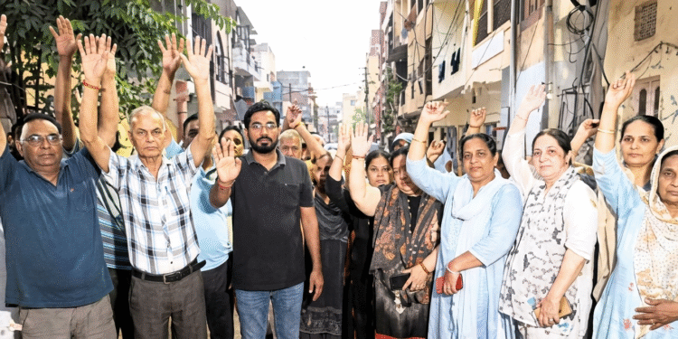 Zirakpur में अधूरी सड़क निर्माण से जनता परेशान