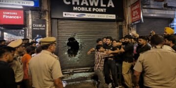 Jalandhar में चावला मोबाइल पॉइंट पर फायरिंग, एक आरोपी काबू