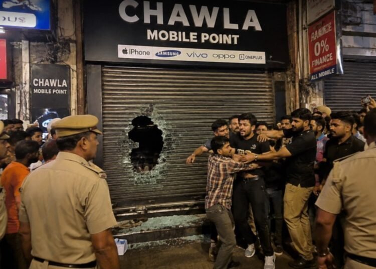 Jalandhar में चावला मोबाइल पॉइंट पर फायरिंग, एक आरोपी काबू