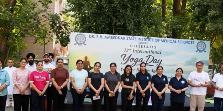 एआईएमएस मोहाली में योग दिवस पर स्वास्थ्य और जागरूकता का संदेश