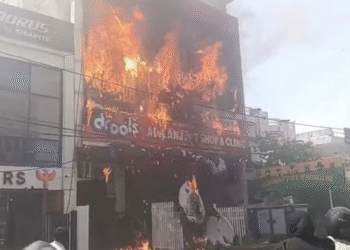 Lucknow अग्निकांड 15 की मौत प्रशासन पर उठे सवाल CM योगी