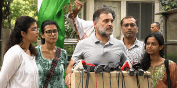 पेपर लीक पर राहुल का हमला, सरकार पर सवाल