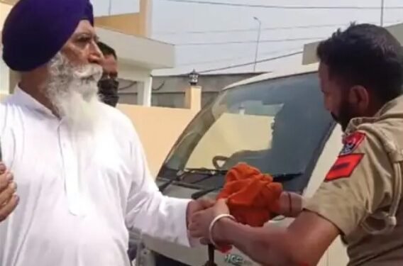 ਨਸ਼ੇ ਦੀ ਲੋਰ ‘ਚ ਝੂਮਦਾ ਮਿਲਿਆ ਪੁਲਿਸ ਵਾਲਾ, ਵੀਡੀਓ ਹੋਈ ਵਾਇਰਲ !