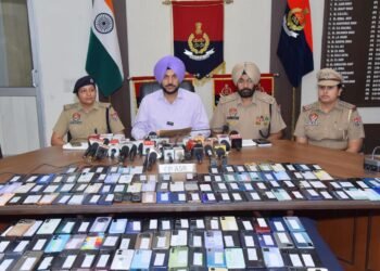 Amritsar पुलिस ने 255 गुम मोबाइल खोजकर लौटाए